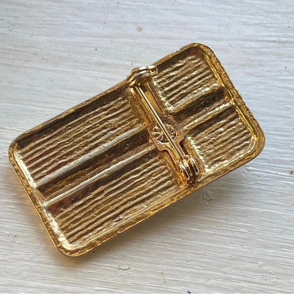 Vintage Red Rhinestone Gift Box Gold Tone Brooch - Picture 2 of 2